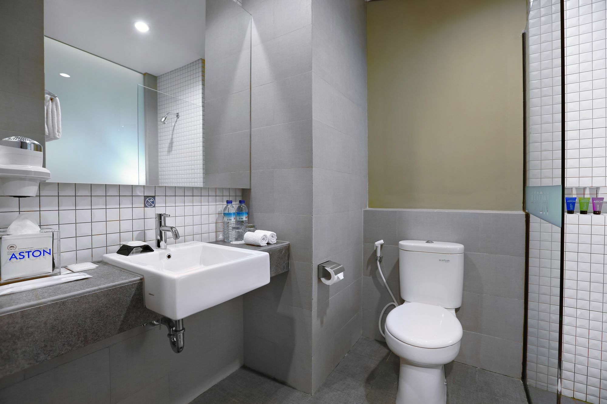Aston Inn Ματαράμ Εξωτερικό φωτογραφία